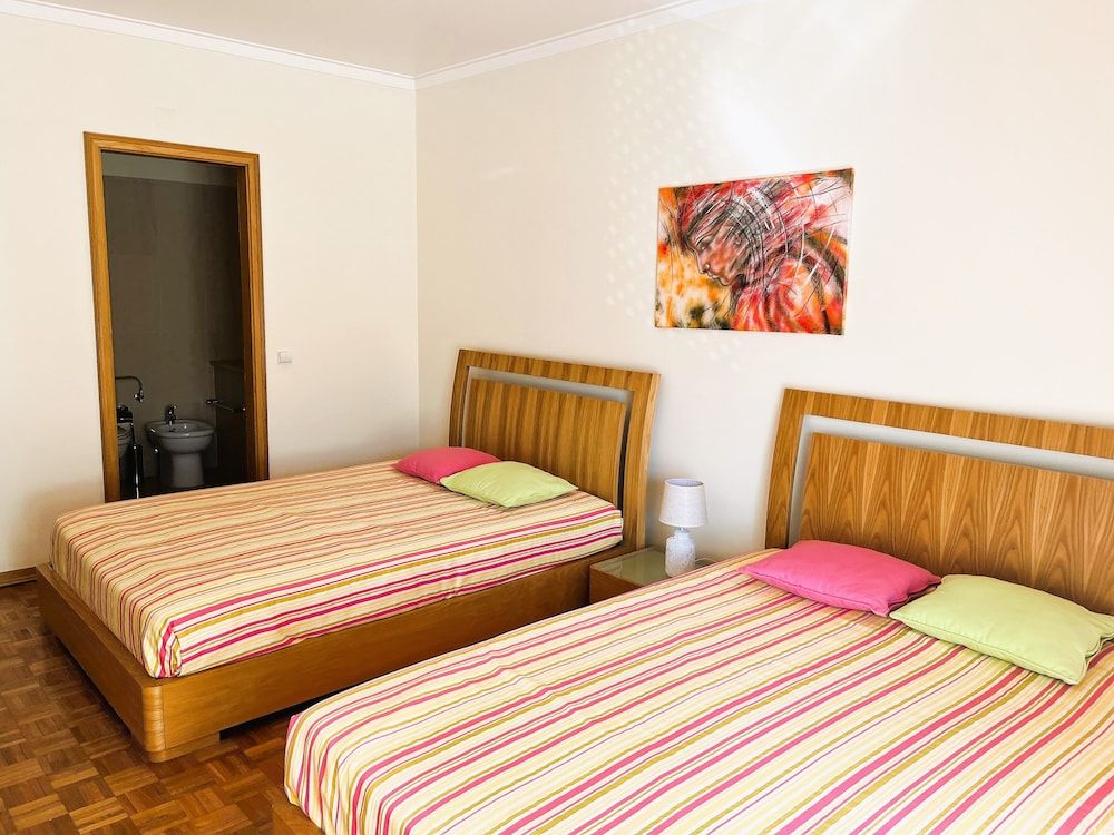 Apartment T2 Oliveira Apartment, 2 Bedrooms, Smoking, Balcony 13