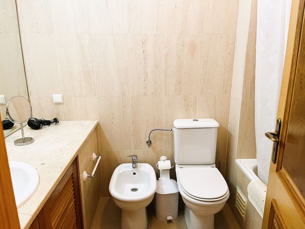 Apartment T2 Oliveira Apartment, 2 Bedrooms, Smoking, Balcony 18