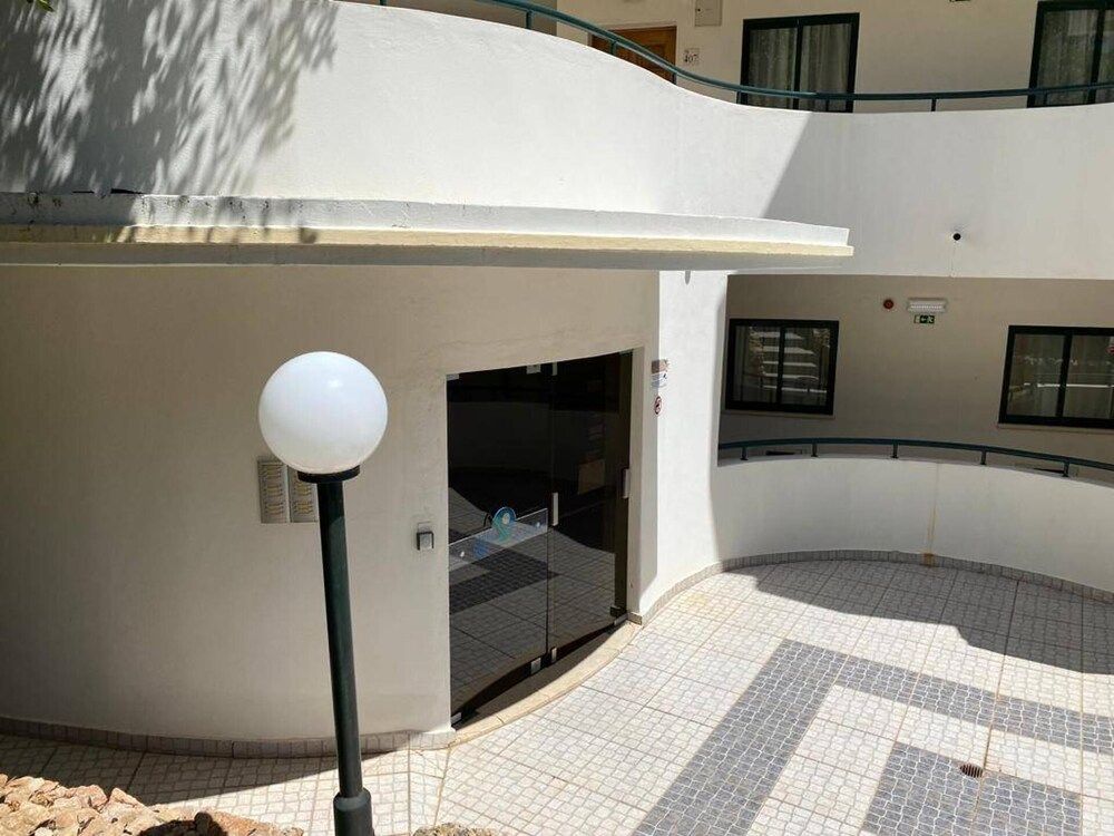 undefined Sunset Bliss in Albufeira - Short Walk to Oldtown 2