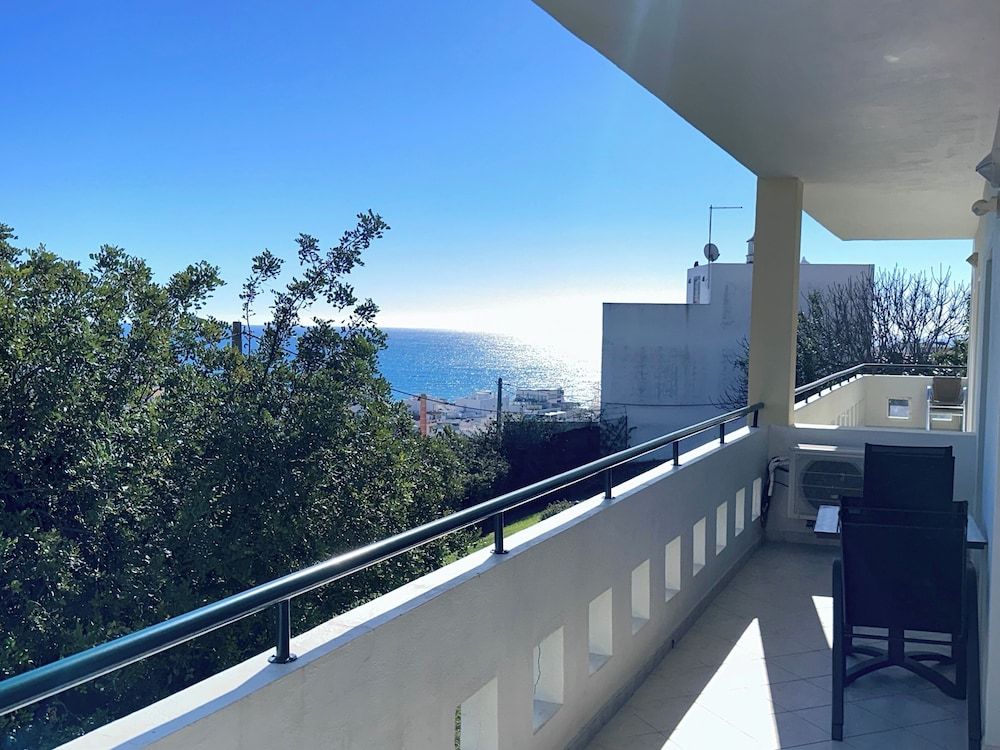 Sunset Bliss in Albufeira - Short Walk to Oldtown Apartment 6