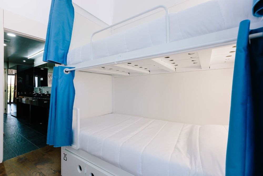 Lisbon South Hostel Shared Dormitory, Mixed Dorm, Shared Bathroom (1 bed in 6 Bed Dorm)