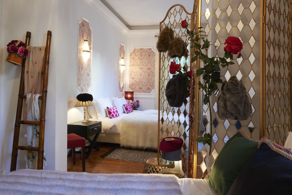 Deluxe Studio Suite, Private Bathroom (Q1)