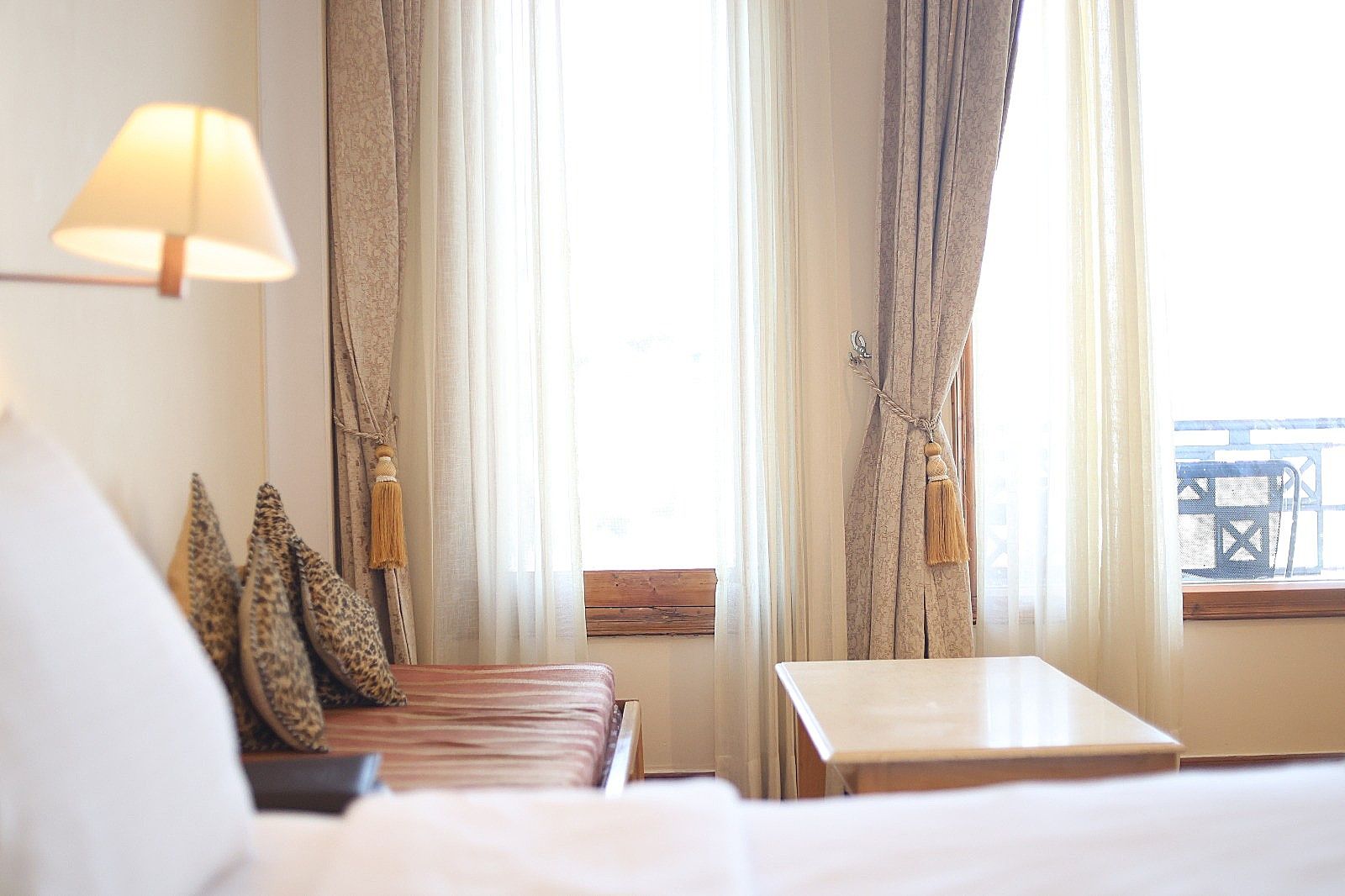  Hotel Willow Banks Shimla Luxury rooms with Balcony (Limited View) and Bathtub 10