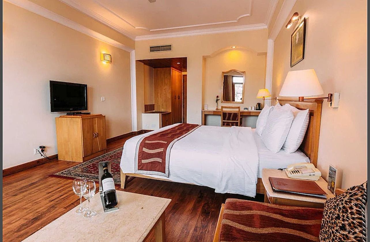  Hotel Willow Banks Shimla Luxury rooms with Balcony (Limited View) and Bathtub 3
