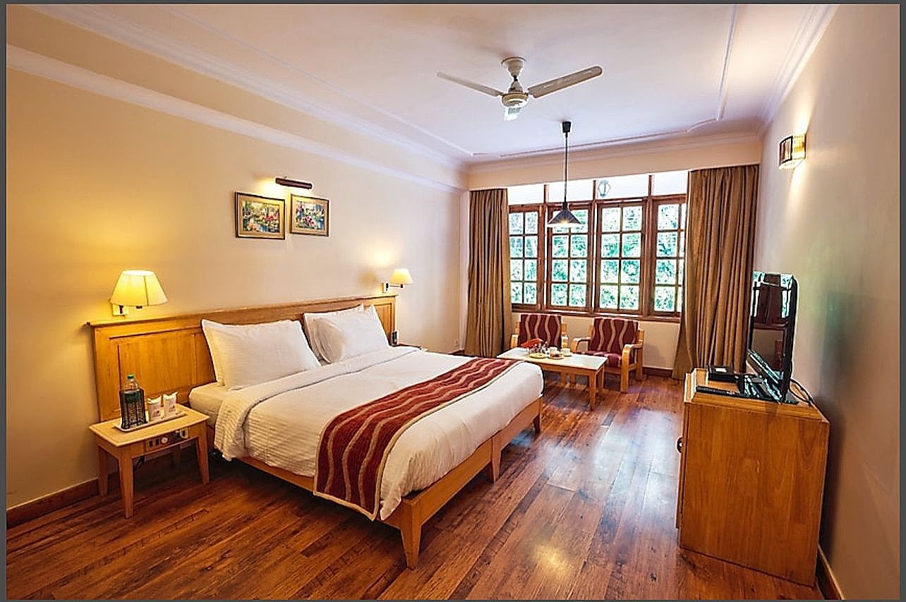  Hotel Willow Banks Shimla Deluxe Room - Mall road facing with Bathtub