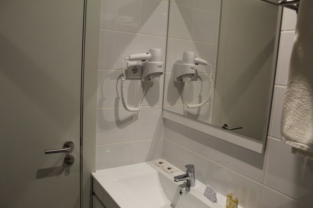 Paço Lafoes Twin Room (2) 6