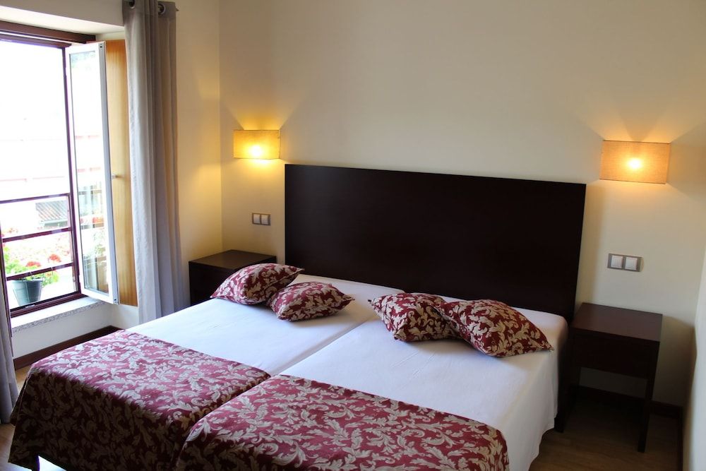 Paço Lafoes Twin Room (1) 3