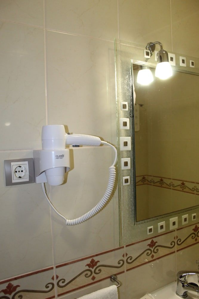 Paço Lafoes Twin Room (2) 5