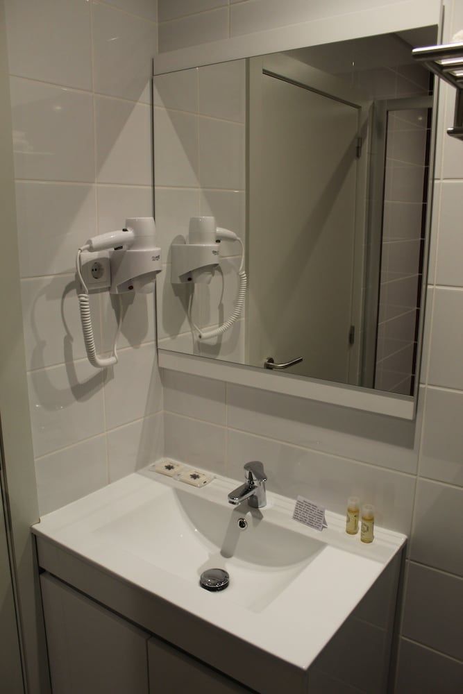 Paço Lafoes Twin Room (1) 14