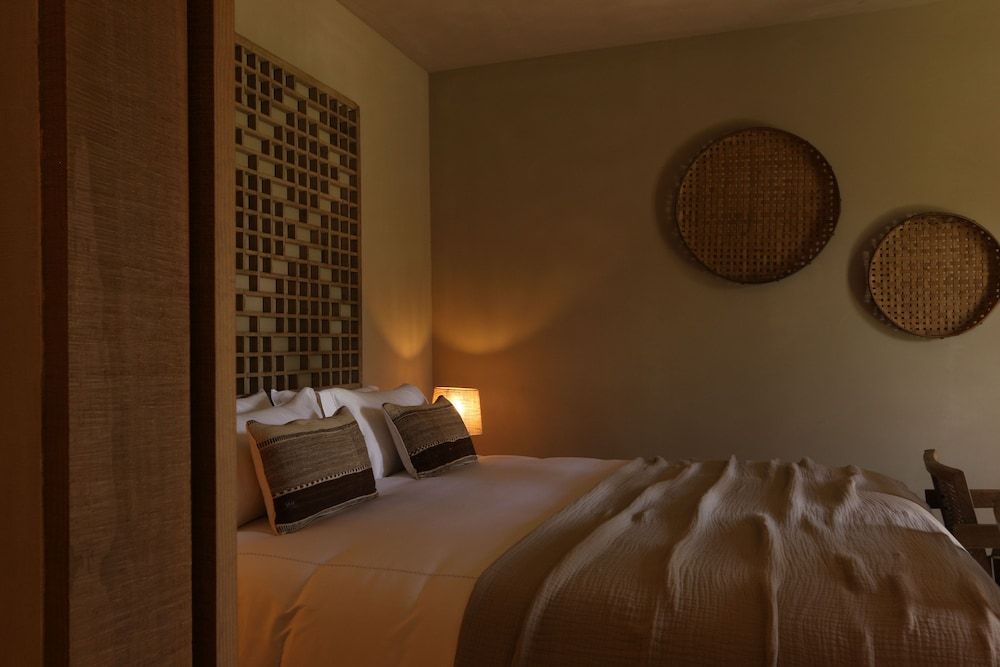 TERRA ROSA COUNTRY HOUSE & VINEYARDS Comfort Room, 1 Queen Bed, Accessible, Garden View 2