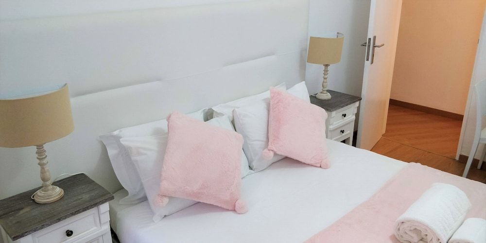 undefined Lisbon Terrace Suites Apartment for Large Groups with Amazing Terrace 8