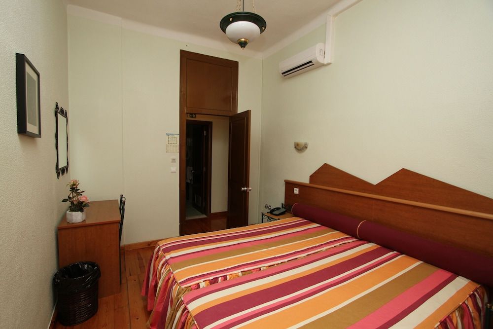 Pensão Praça da Figueira Deluxe Double or Twin Room, Private Bathroom 3