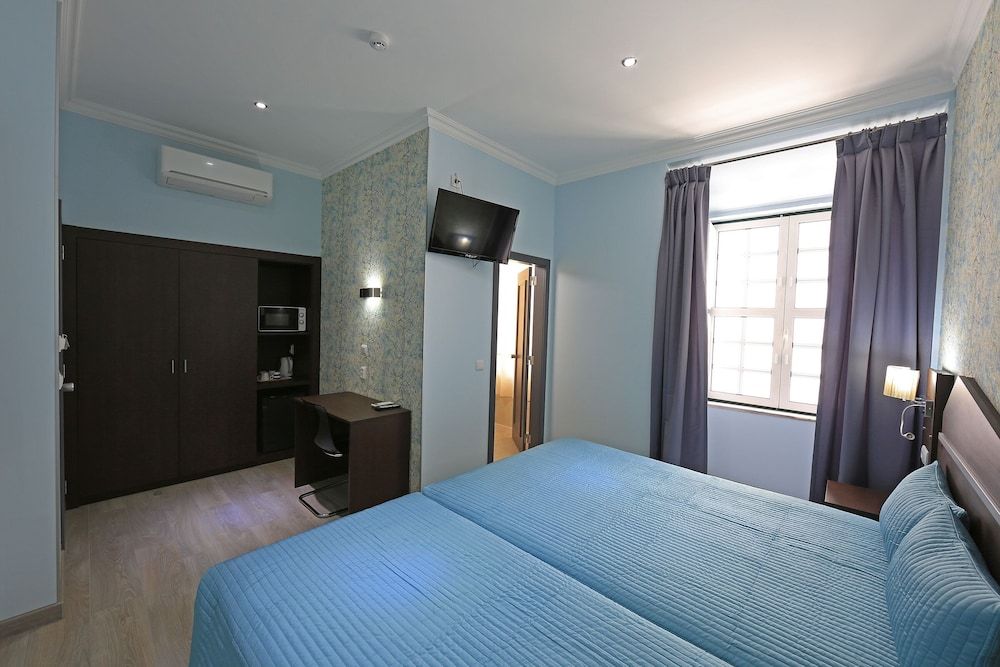 Pensão Praça da Figueira Deluxe Triple Room, Private Bathroom