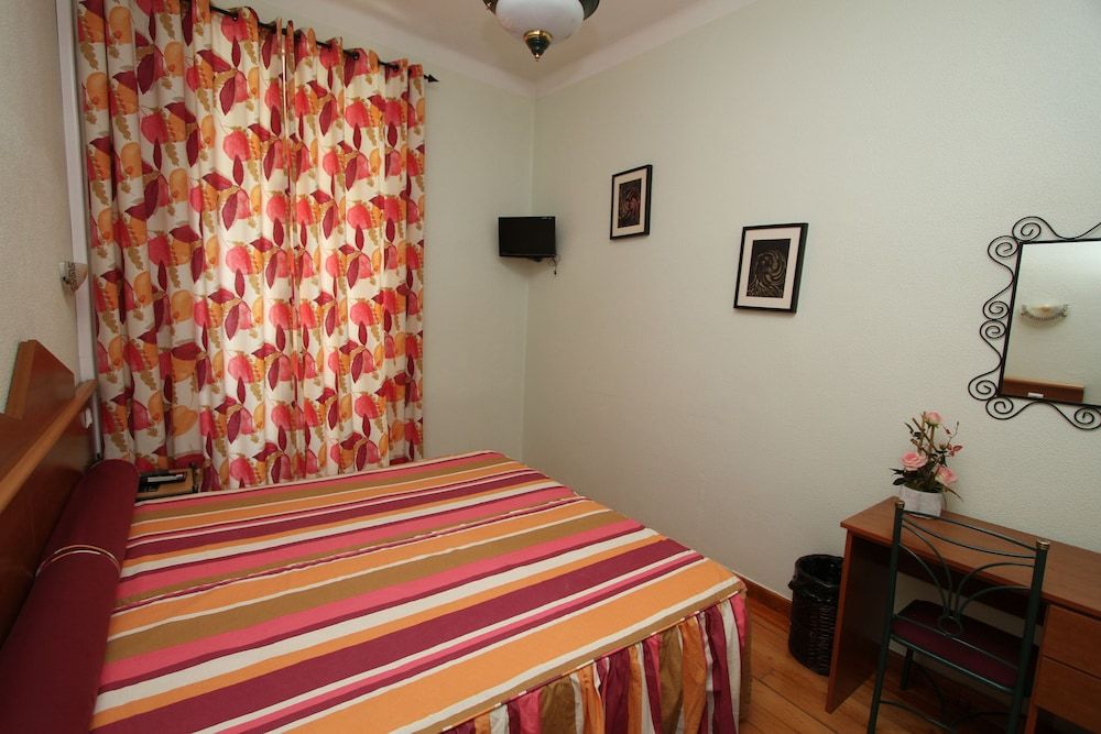 Pensão Praça da Figueira Deluxe Double or Twin Room, Private Bathroom 4