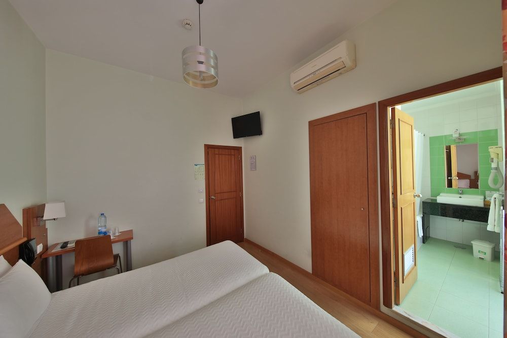 Pensão Praça da Figueira Deluxe Double or Twin Room, Private Bathroom 13