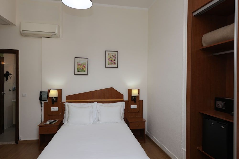 Pensão Praça da Figueira Deluxe Double or Twin Room, Private Bathroom 9