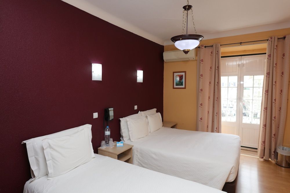 Pensão Praça da Figueira Deluxe Triple Room, Private Bathroom 3