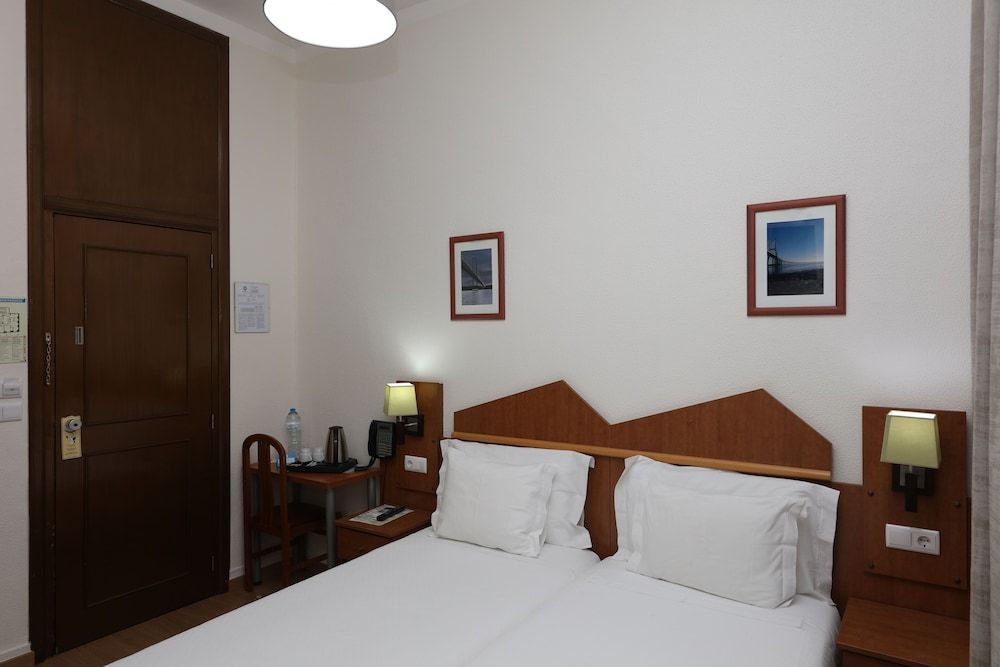 Pensão Praça da Figueira Deluxe Double or Twin Room, Private Bathroom 11