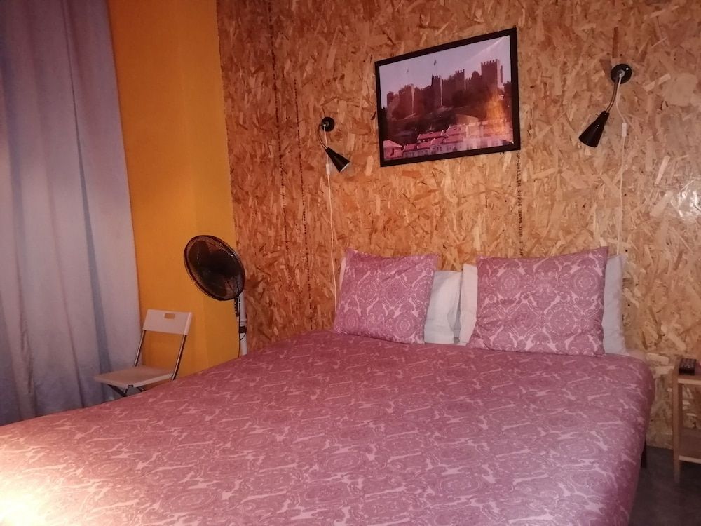 Sky Beds Lisbon Hostel Double Room, Private Bathroom