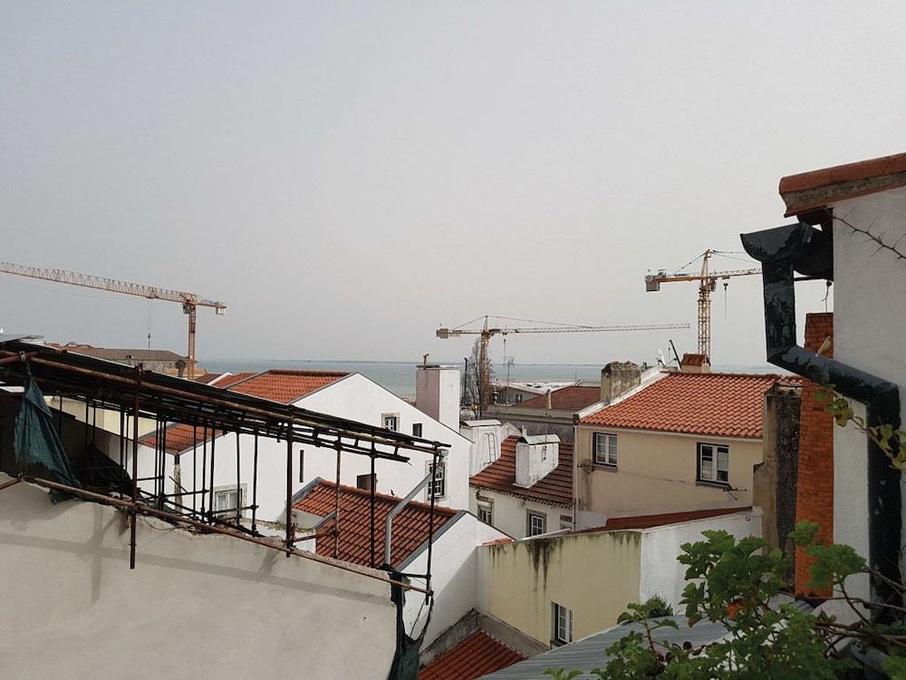 Stylish Lisbon Apartment in Alfama Apartment, 1 Bedroom, Terrace 12