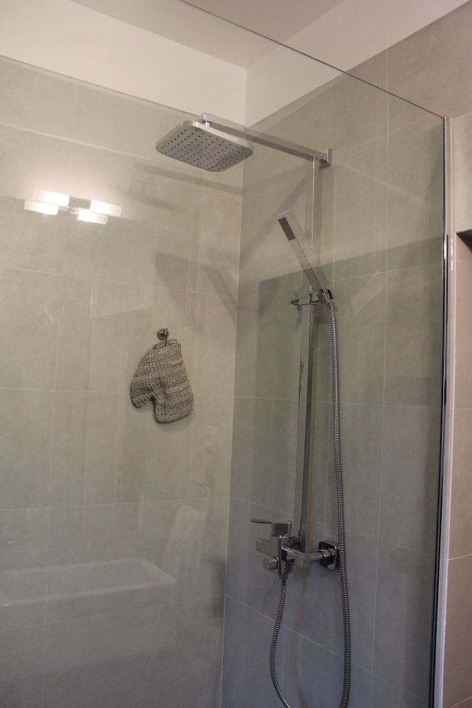 Stylish Lisbon Apartment in Alfama Apartment, 2 Bedrooms (4) 11