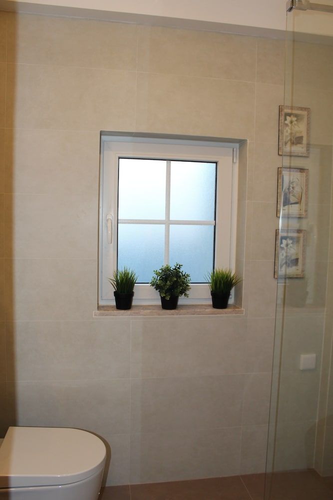 Stylish Lisbon Apartment in Alfama Apartment, 2 Bedrooms (4) 9