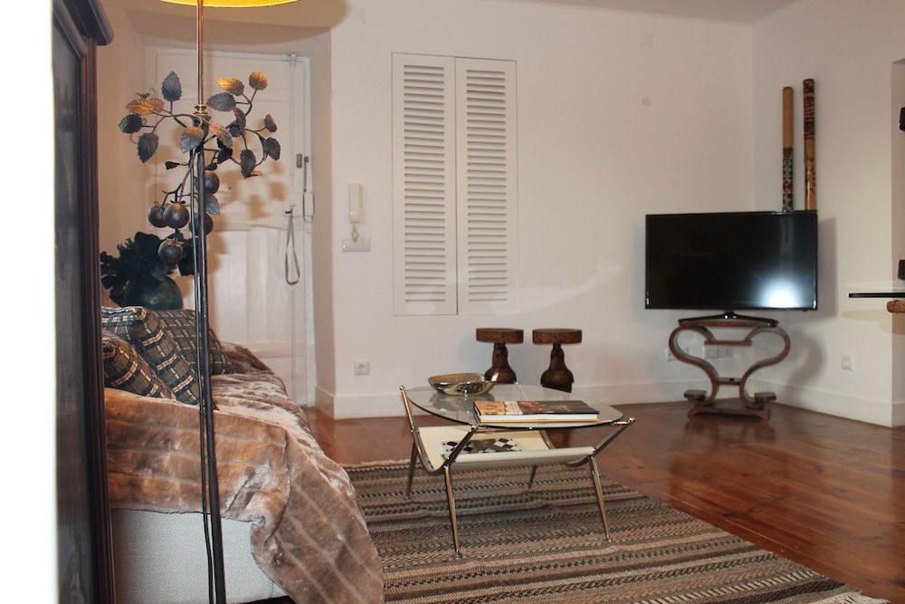 Stylish Lisbon Apartment in Alfama Apartment, 2 Bedrooms (4) 6