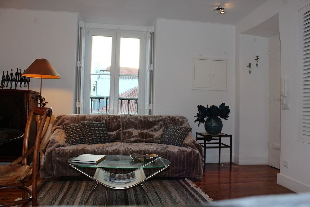 Stylish Lisbon Apartment in Alfama Apartment, 2 Bedrooms (4) 7