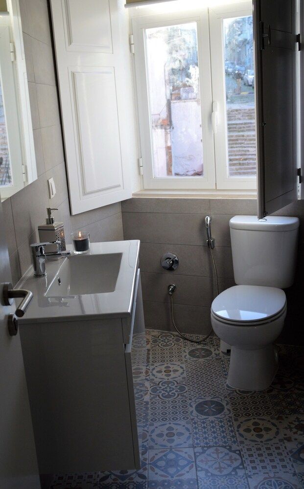 Rooms Fado Single Room, Shared Bathroom 4