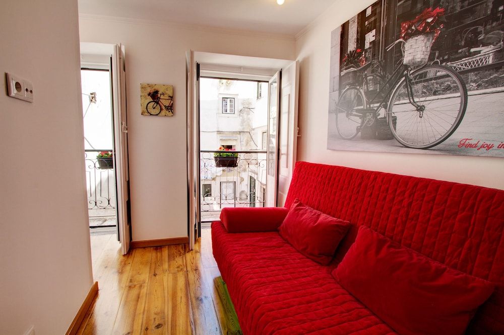 undefined Cozy 1 Bed in the Heart of Alfama w Aircon 10