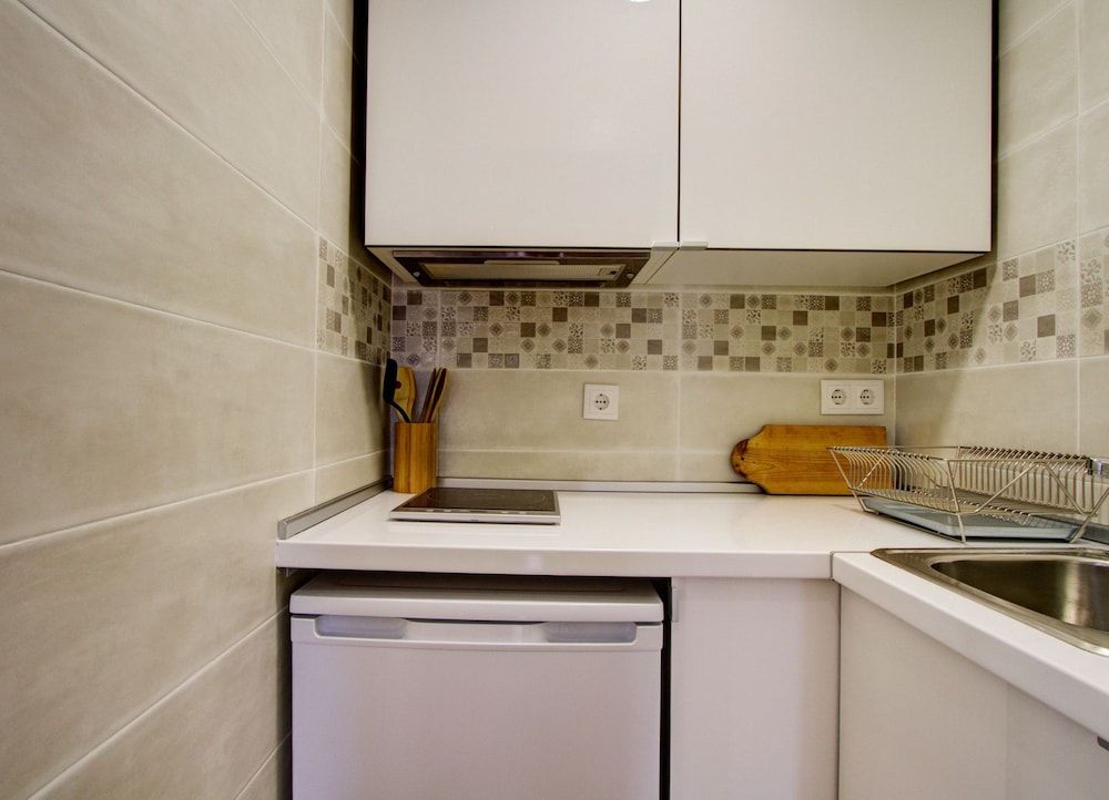 undefined Cozy 1 Bed in the Heart of Alfama w Aircon 5