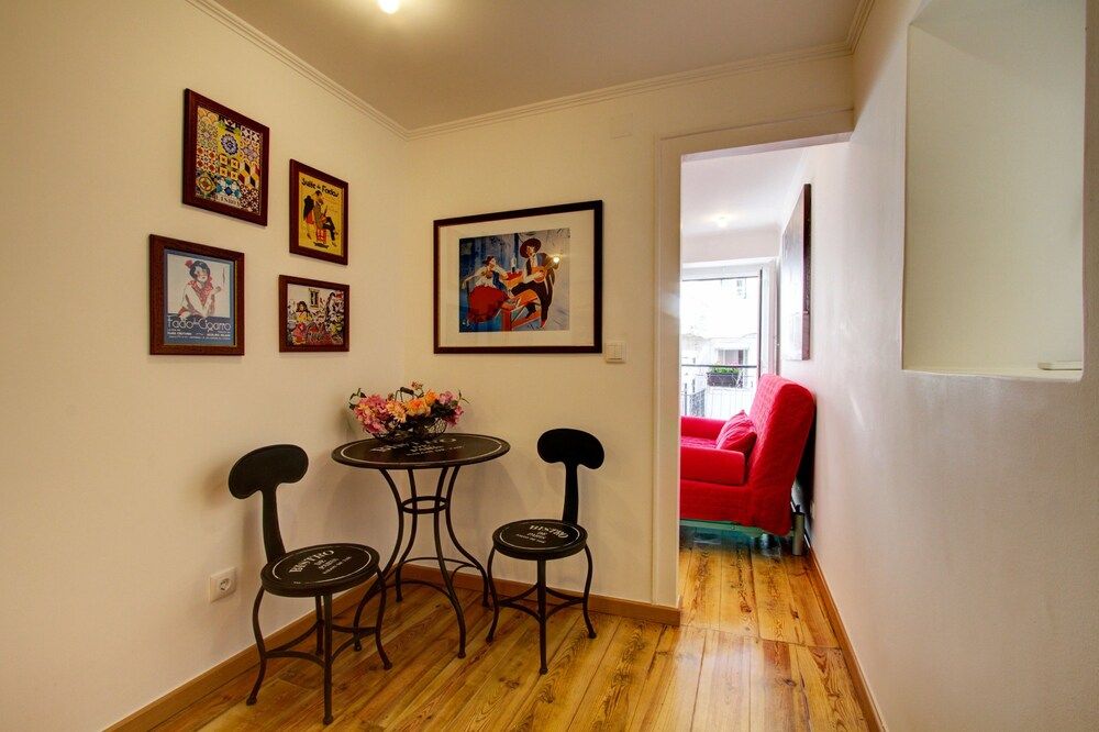 undefined Cozy 1 Bed in the Heart of Alfama w Aircon 6