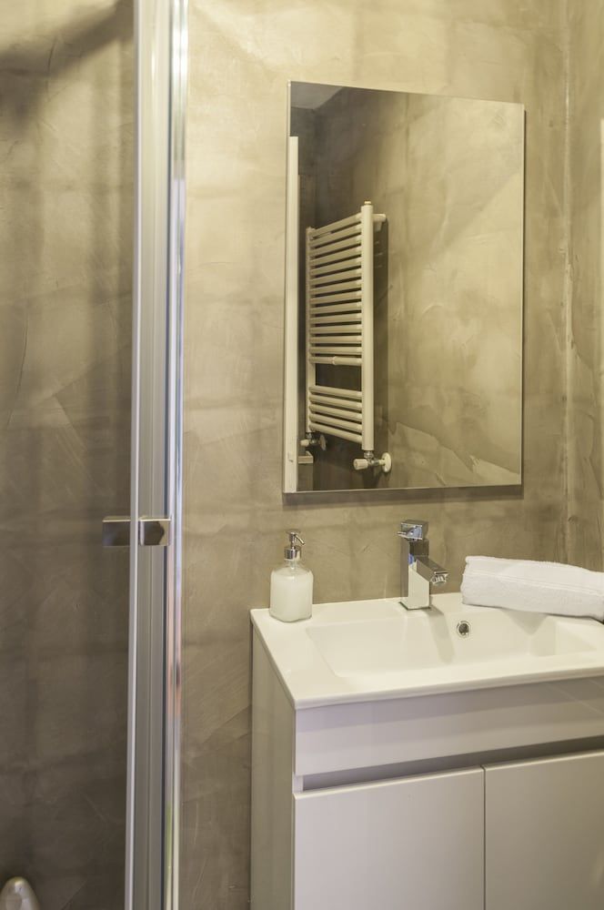 Contemporary by Apartments Alfama Duplex, 2 Bedrooms 10