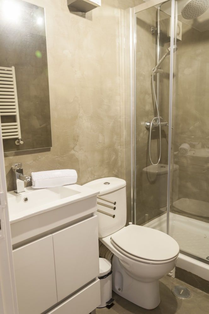 Contemporary by Apartments Alfama Duplex, 2 Bedrooms 11