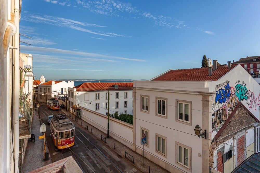 undefined Gonzalo's Guest Apartments - Alfama Terrace 4
