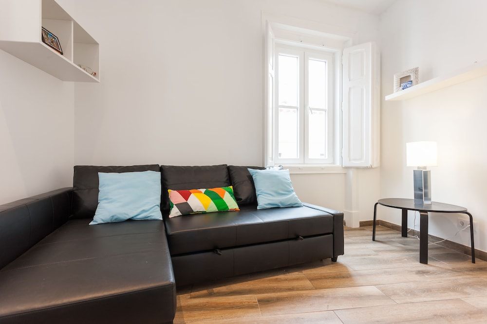 Romantic Rooftop 1BR in Alfama - Gonzalo's Guest Standard Duplex, 1 Bedroom 10