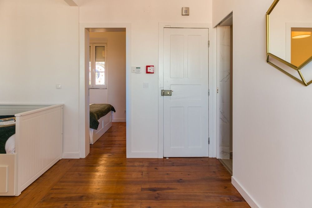 Lisbon Center Terrace Suite - Wifi - AC Apartment, City View 13