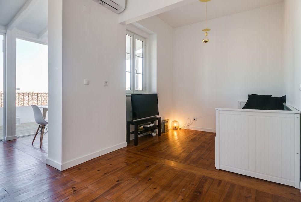 Lisbon Center Terrace Suite - Wifi - AC Apartment, City View 11