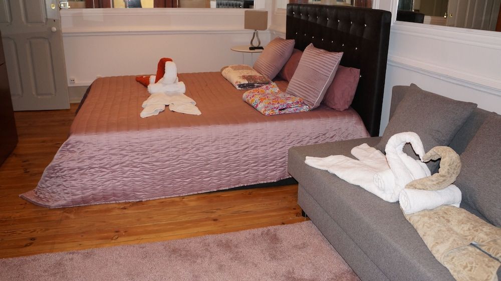 White and Grey Lisbon - Hostel Quadruple Room, Shared Bathroom (5) 9