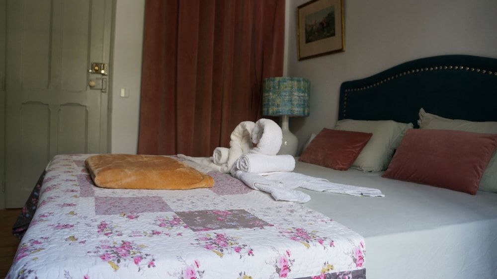 undefined White and Grey Lisbon - Hostel 3