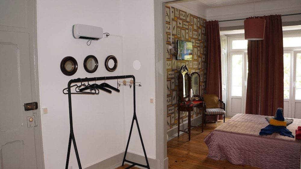 White and Grey Lisbon - Hostel Quadruple Room, Shared Bathroom (3) 3