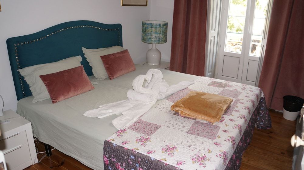 undefined White and Grey Lisbon - Hostel 2