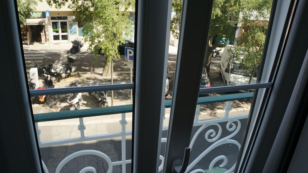 White and Grey Lisbon - Hostel Comfort Twin Room, 1 Bedroom, Smoking, Shared Bathroom 3