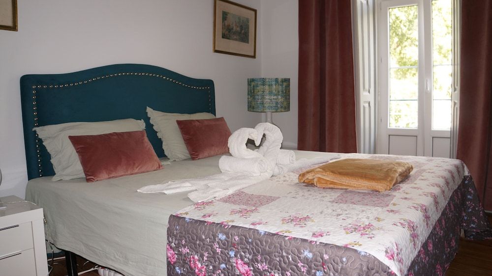 White and Grey Lisbon - Hostel Comfort Twin Room, 1 Bedroom, Smoking, Shared Bathroom