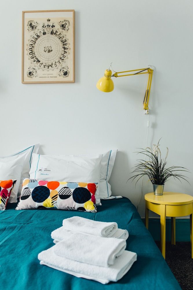 C&O Guest House Lisbon Standard Double Room with shared toilet 8