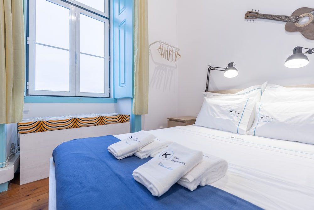 C&O Guest House Lisbon Standard Double Room with shared toilet 4