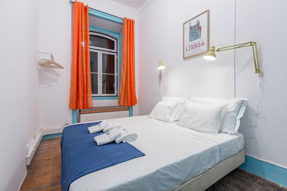 C&O Guest House Lisbon Standard Double Room with shared toilet 6