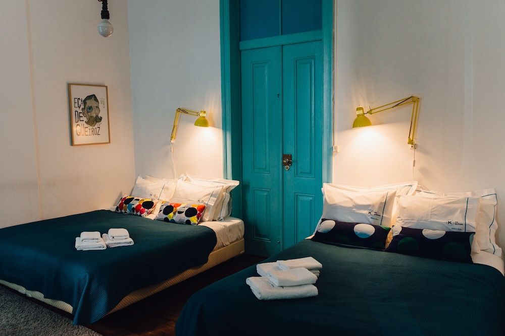C&O Guest House Lisbon Deluxe Quadruple Room with private toilet 3