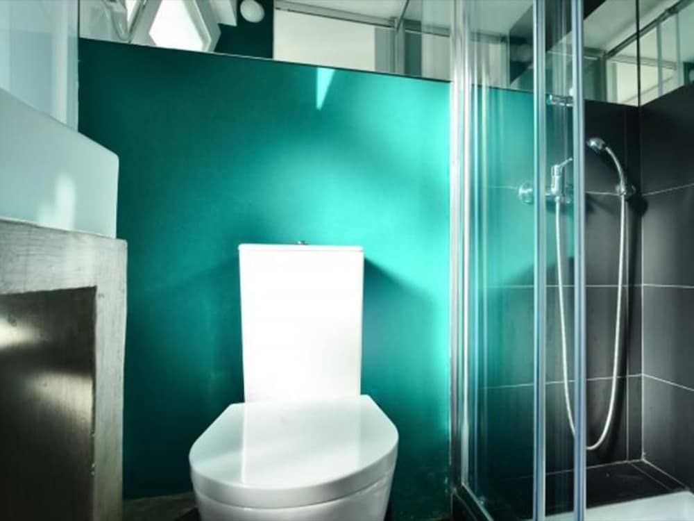 undefined Avenue Rooms & Suites - Hostel 8