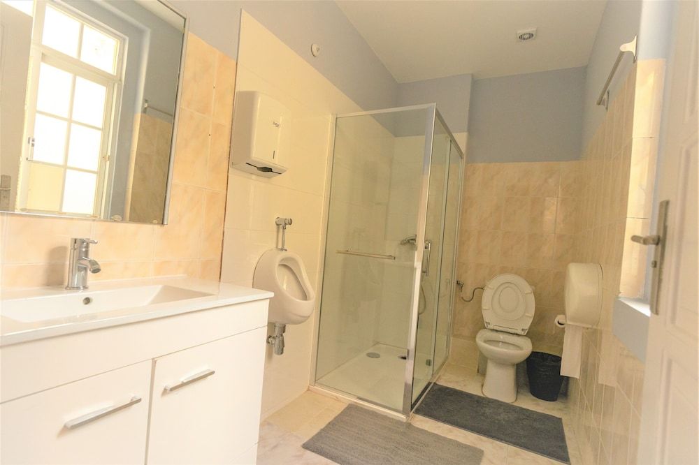 The Delight Hostel Lisbon Twin Room with Shared Bathroom 3